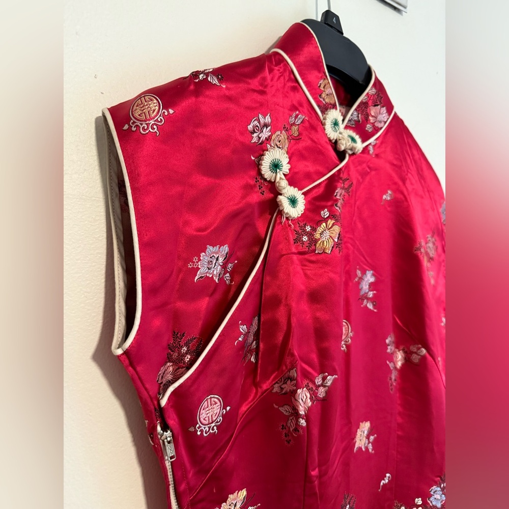 Elegant Red Floral Embroidered Cheongsam